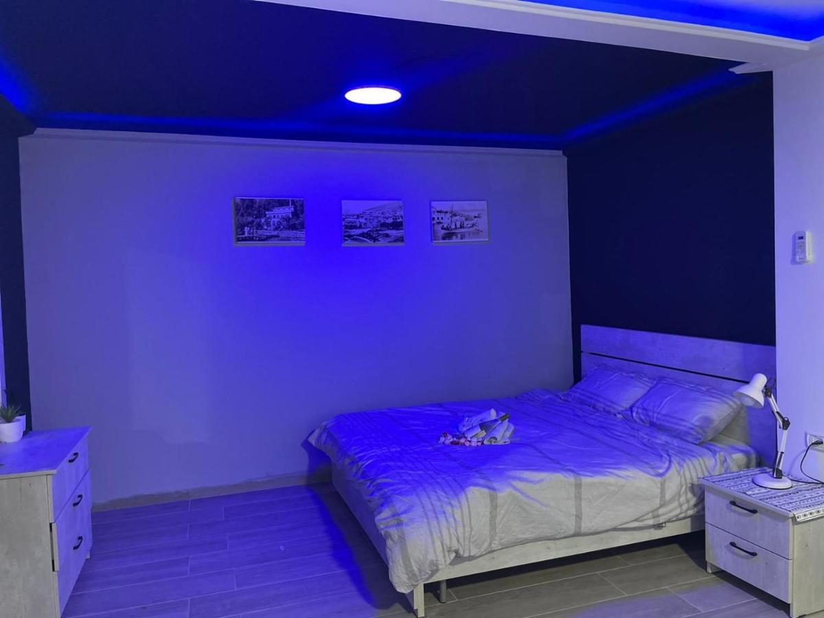 חדרי לייבל Label Rooms Blue & Red Тверия Экстерьер фото
